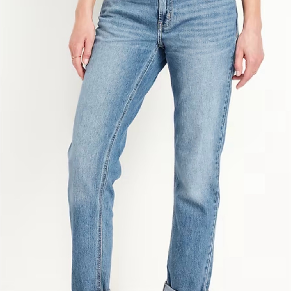 Old Navy Wow Boyfriend Jean - Women Size 6 in Medium Wash.